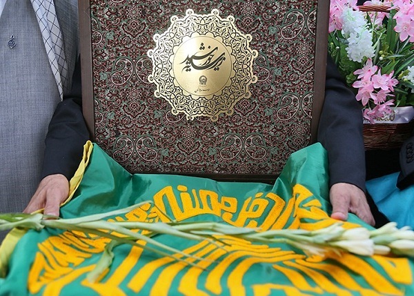 پرچم گنبد بارگاه منور رضوی امشب تعویض میشود پرچم گنبد بارگاه منور رضوی امشب تعویض میشود