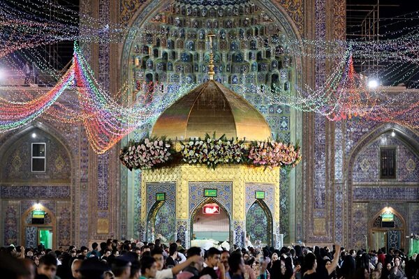 حرم مطهر رضوی گلباران شد حرم مطهر رضوی گلباران شد
