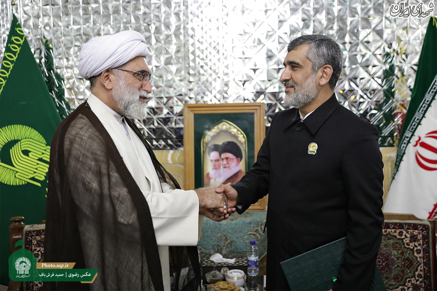 اهدای نشان خادمی امام رضا(ع) به عوامل سرنگونی پهپاد آمریکایی اهدای نشان خادمی امام رضا(ع) به عوامل سرنگونی پهپاد آمریکایی