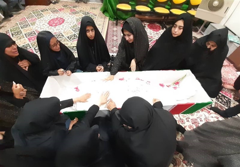 وداع با پیکر مطهر تکاور شهید محسن نقیبی+عکس وفیلم وداع با پیکر مطهر تکاور شهید محسن نقیبی+عکس وفیلم