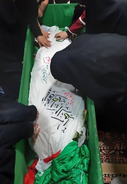 وداع باشکوه مردم با پیکر شهید مدافع حرم، «مهدی ثامنی راد»+عکس و فیلم وداع باشکوه مردم با پیکر شهید مدافع حرم، «مهدی ثامنی راد»+عکس و فیلم