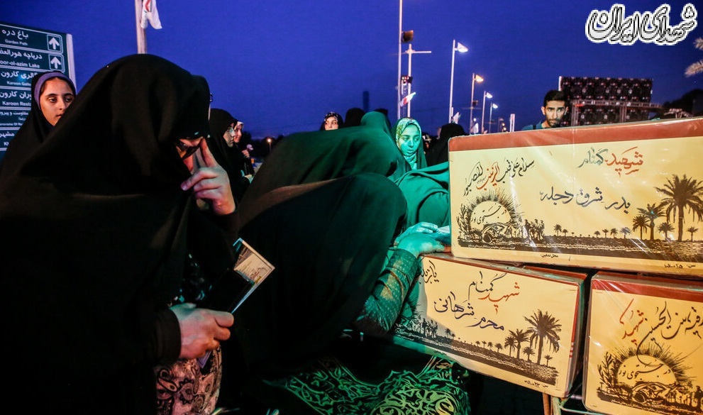 سنگ تمام مردم تهران در وداع با پیکرهای مطهر ۱۵۰ شهید دفاع مقدس سنگ تمام مردم تهران در وداع با پیکرهای مطهر ۱۵۰ شهید دفاع مقدس