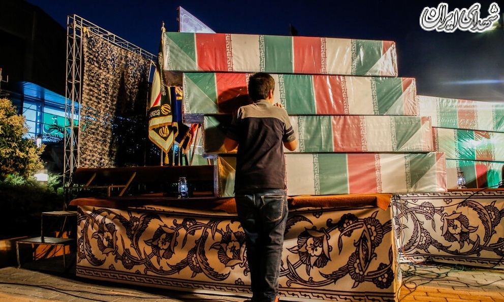 سنگ تمام مردم تهران در وداع با پیکرهای مطهر ۱۵۰ شهید دفاع مقدس سنگ تمام مردم تهران در وداع با پیکرهای مطهر ۱۵۰ شهید دفاع مقدس
