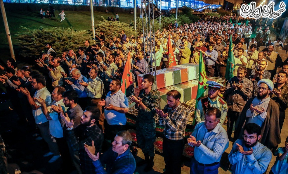 سنگ تمام مردم تهران در وداع با پیکرهای مطهر ۱۵۰ شهید دفاع مقدس سنگ تمام مردم تهران در وداع با پیکرهای مطهر ۱۵۰ شهید دفاع مقدس