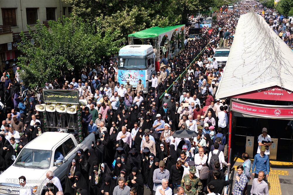 تشییع باشکوه 150 شهید در تهران/ حضور چشمگیر مادران شهدا + عکس تشییع باشکوه 150 شهید در تهران/ حضور چشمگیر مادران شهدا + عکس