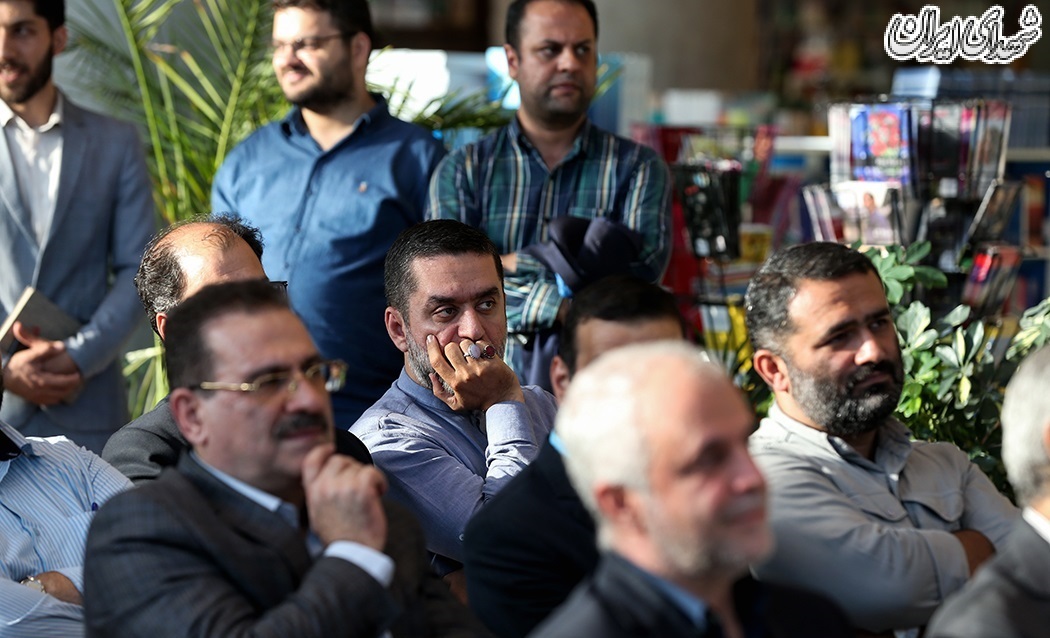 آئین رونمایی ازتیزرسینمایی «آب هرگز نمیمیرد» آئین رونمایی ازتیزرسینمایی «آب هرگز نمیمیرد»