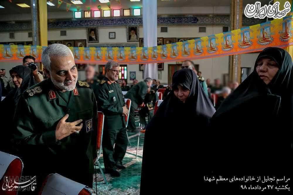 حضور حاج‌قاسم در مراسم تجلیل از خانواده‌ شهدا