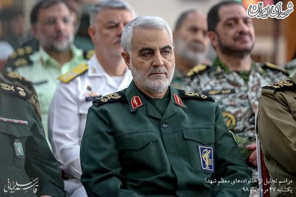 حضور حاج‌قاسم در مراسم تجلیل از خانواده‌ شهدا