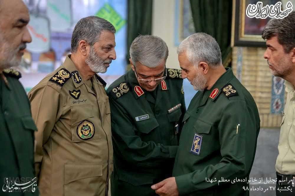 حضور حاج‌قاسم در مراسم تجلیل از خانواده‌ شهدا