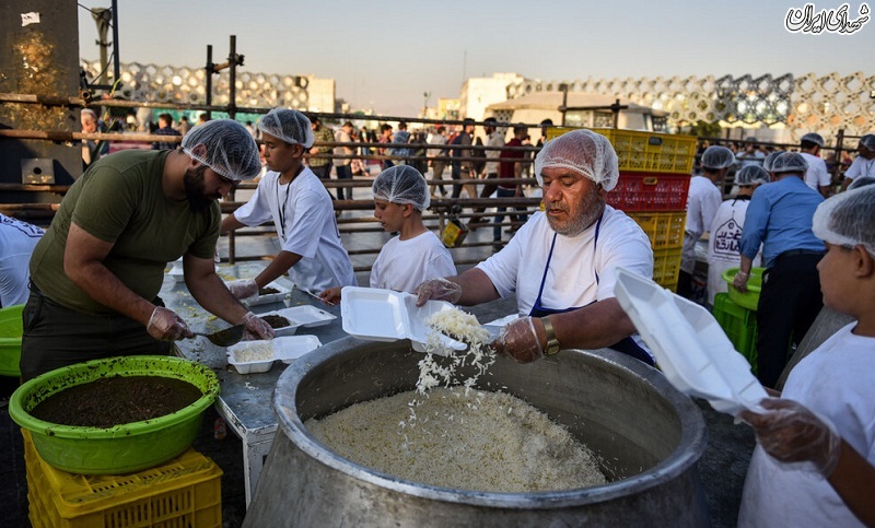 عکس/ سفره بزرگ اطعام غدیر در میدان امام حسین(ع)