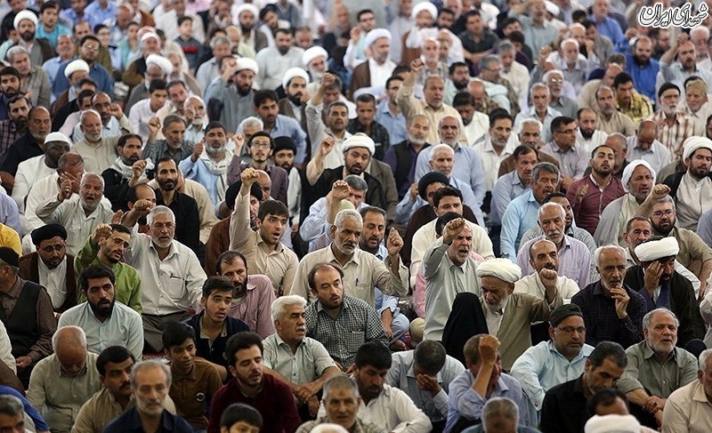 تقدیر از عوامل سریال گاندو در نماز جمعه قم تقدیر از عوامل سریال گاندو در نماز جمعه قم