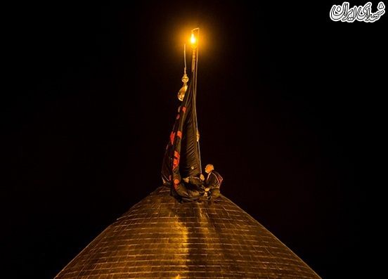تعویض پرچم حرم امام حسین (ع) در کربلا