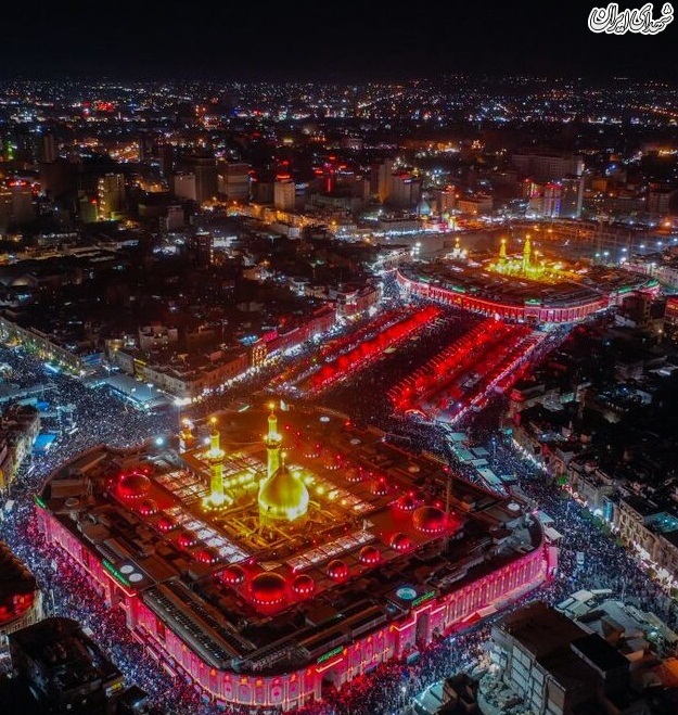 تعویض پرچم حرم امام حسین (ع) در کربلا