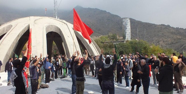 عزاداران حسینی در تپه نورالشهدا تجمع میکنند عزاداران حسینی در تپه نورالشهدا تجمع میکنند