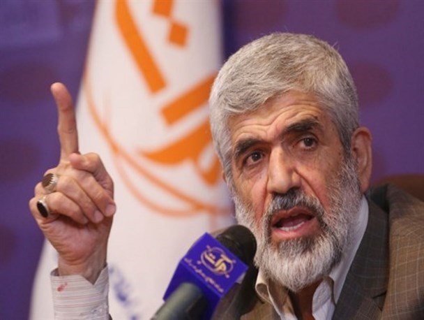 گلایه پدر شهید احمدی‌روشن از حذف نام شهدا