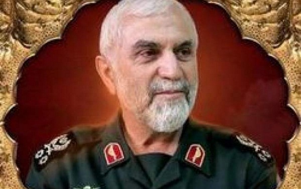 اعطای نشان درجه یک فتح به خانواده شهید همدانی اعطای نشان درجه یک فتح به خانواده شهید همدانی