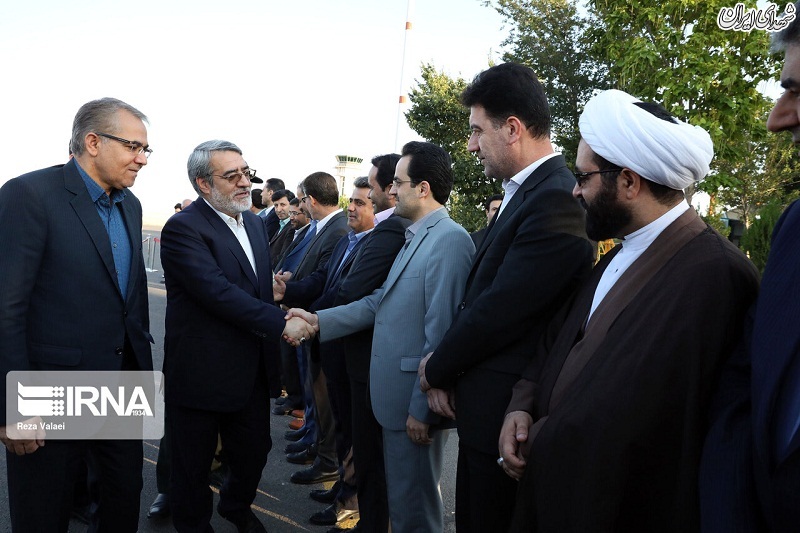 عکس/ صف دست دادن با آقای وزیر کشور