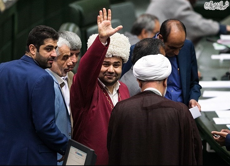 عکس/ تغییر لباس در جلسه علنی مجلس