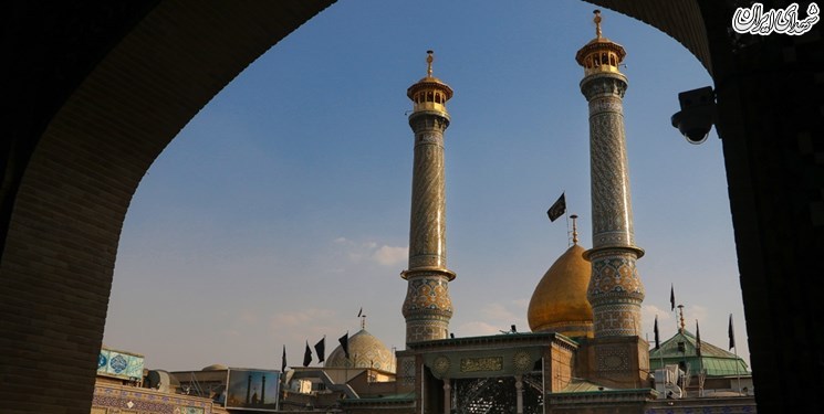 پرچم حرم امام حسین برفراز گنبد سیدالکریم پرچم حرم امام حسین برفراز گنبد سیدالکریم