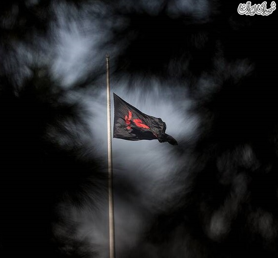 عکس/ اهتزاز بزرگترین پرچم یا حسین (ع)