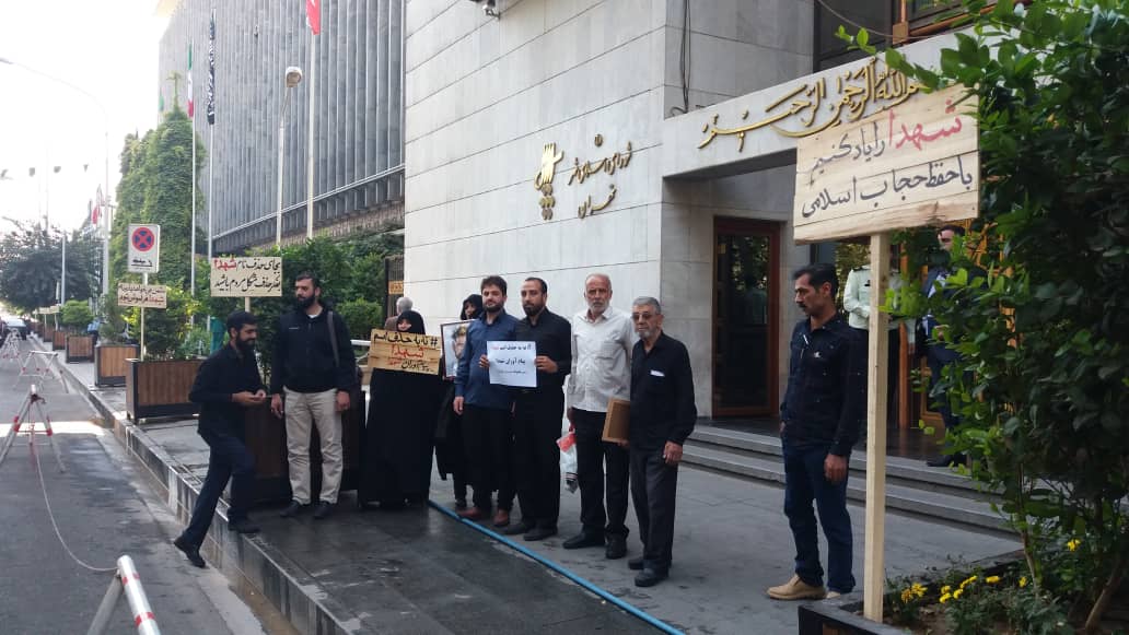 نصب تابلو پیام های شهدا مقابل شهرداری تهران/ تغییر نام خیابان بهشت به نصب تابلو پیام های شهدا مقابل شهرداری تهران/ تغییر نام خیابان بهشت به