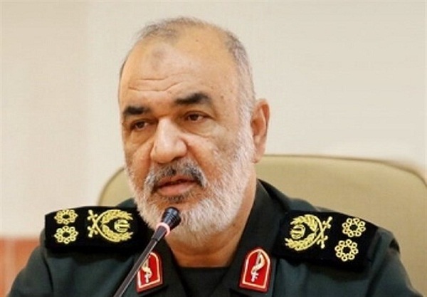 نیروی دریایی سپاه برای دفاع از ایران در آمادگی کامل بهسر میبرد نیروی دریایی سپاه برای دفاع از ایران در آمادگی کامل بهسر میبرد