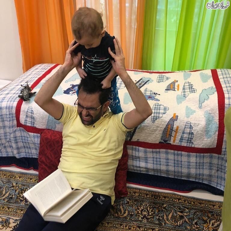 عکس/ وزیر جوان ارتباطات با لباس راحتی در خانه عکس/ وزیر جوان ارتباطات با لباس راحتی در خانه