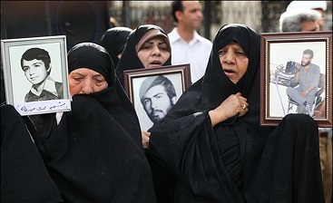 اعتراض خانواده شهدا و تشکل‌های جانبازان و ایثارگران به حذف نام شهید از معابر/ تا خون حسین(ع) در رگ جوانان انقلابی می‌جوشد نام شهدا حذف نمی‌شود