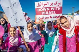 طنین زنگ استکبارستیزی در همه مدارس طنین زنگ استکبارستیزی در همه مدارس