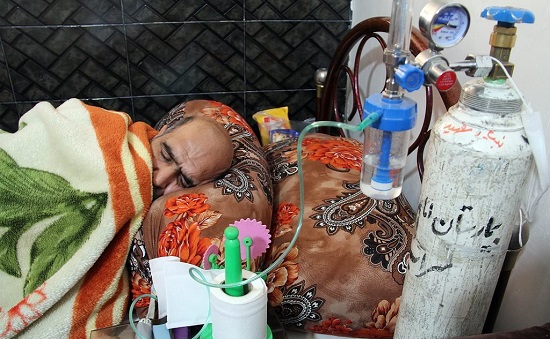 دستفروشی لاک جیغ در مترو برای درمان جانباز شیمیایی! + عکس دستفروشی لاک جیغ در مترو برای درمان جانباز شیمیایی! + عکس