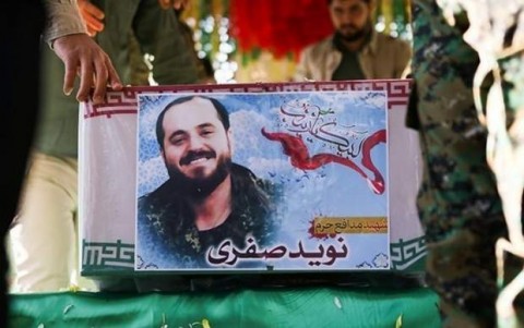 حقیر را با لباس پاکیزه سبز پاسداری که دارم دفن کنید حقیر را با لباس پاکیزه سبز پاسداری که دارم دفن کنید