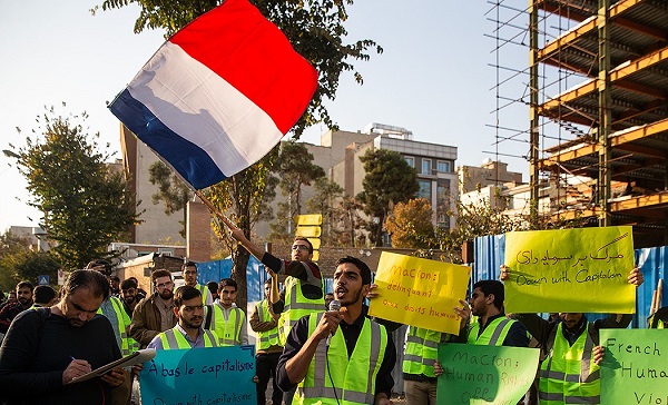 عکس/ تجمع دانشجویان مقابل «سفارت فرانسه»