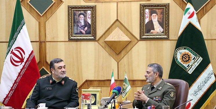 فرمانده ارتش: نیروی انتظامی نماد امنیت کشور است فرمانده ارتش: نیروی انتظامی نماد امنیت کشور است