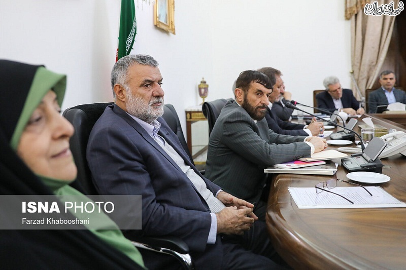 عکس/ آخرین جلسه حجتی قبل از استعفا