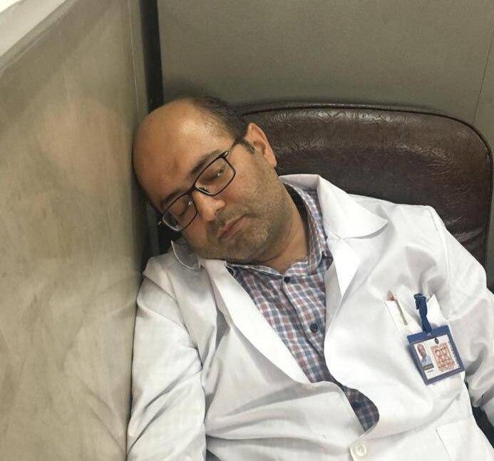 عکس/ خستگی و خواب یک شهید سلامت