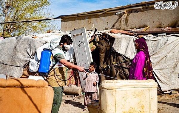 تصاویر/ ضدعفونی مناطق محروم توسط بسیجیان تصاویر/ ضدعفونی مناطق محروم توسط بسیجیان