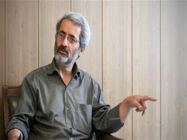 روشنفکرنماها عقاید جامعه را به سخره می گیرند