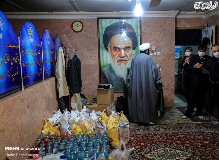 عکس/ توزیع بسته های مهربانی در مشهد