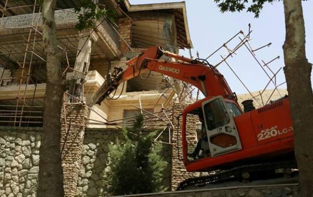 ویلای غیرمجاز یک مدیر دولتی دیگر تخریب شد ویلای غیرمجاز یک مدیر دولتی دیگر تخریب شد