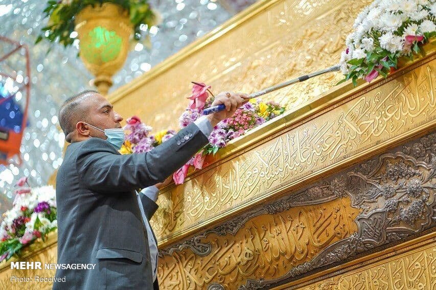 گل‌آرایی حرم حضرت اباعبدالله(ع)و حضرت عباس(ع)