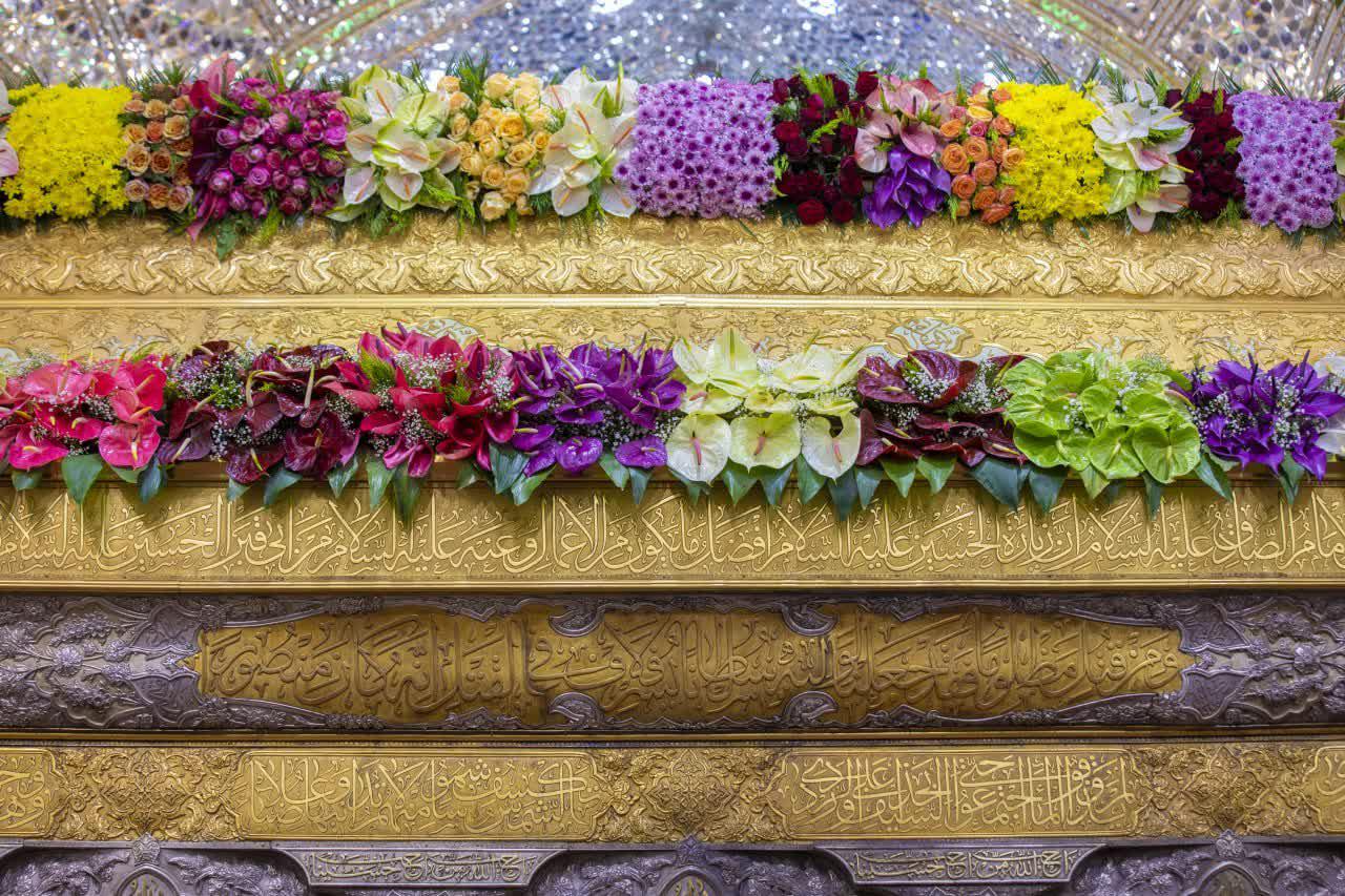 گل‌آرایی حرم حضرت اباعبدالله(ع)و حضرت عباس(ع)