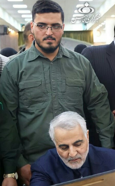 تازه شهید مدافع حرم در کنار حاج قاسم +عکس تازه شهید مدافع حرم در کنار حاج قاسم +عکس
