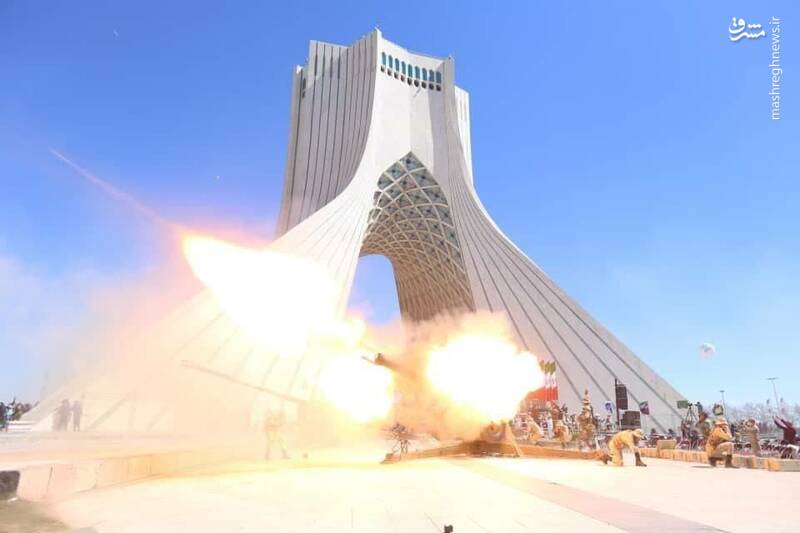 عکس/ مراسم شلیک توپ در میدان آزادی تهران