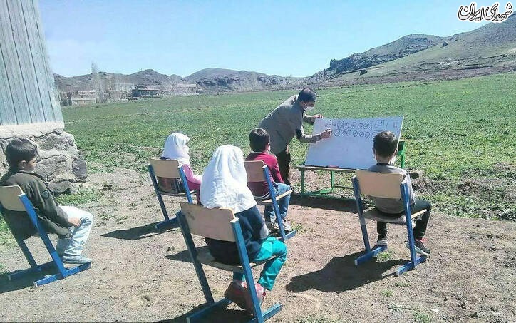 عکس/ معلم فداکار روستایی در مشگین شهر عکس/ معلم فداکار روستایی در مشگین شهر