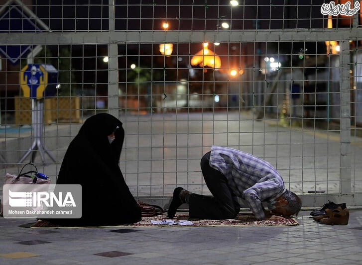 عکس/ زیارت امام رئوف در نیمه ماه رمضان عکس/ زیارت امام رئوف در نیمه ماه رمضان