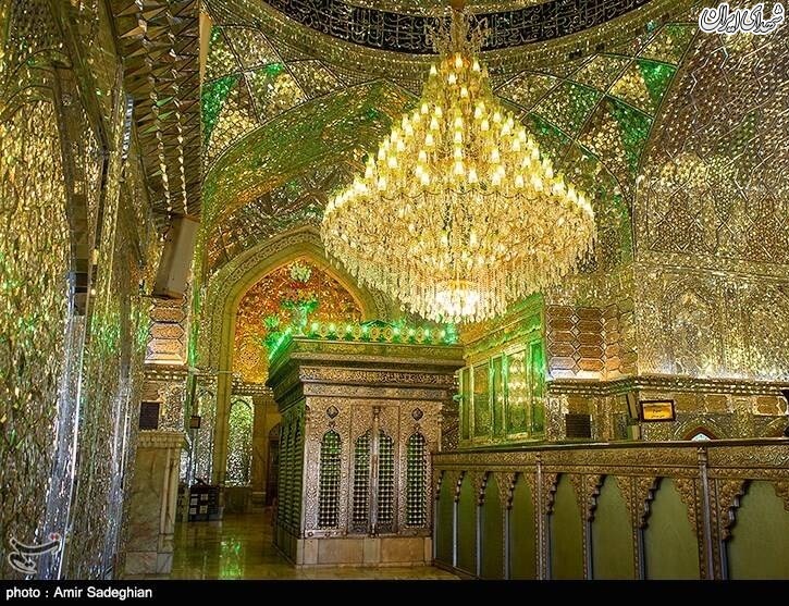 عکس/ تعویض پرچم گنبد حرم حضرت شاهچراغ(ع)