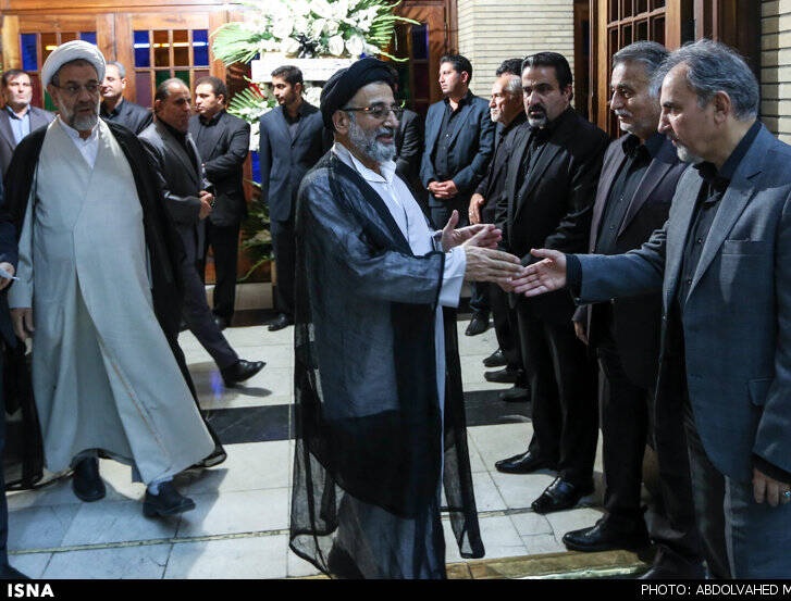 گلریزان ۱۰ میلیاردی اصلاح طلبان برای نجات «قاتلِ یک زن» گلریزان ۱۰ میلیاردی اصلاح طلبان برای نجات «قاتلِ یک زن»
