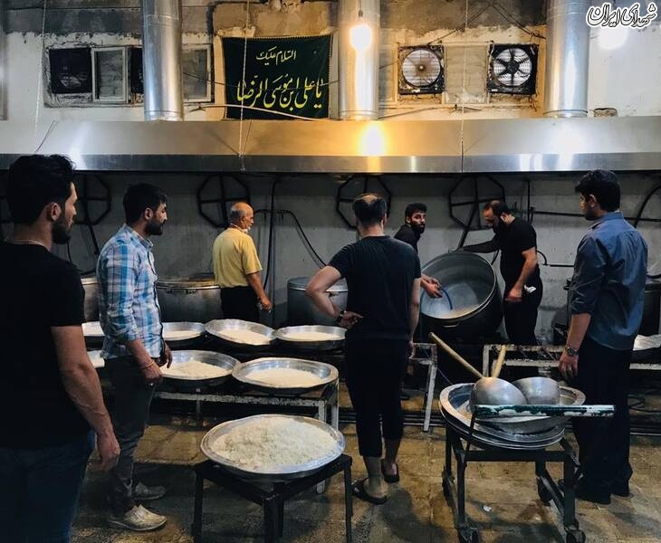 عکس/ پخت و توزیع غذای نذری در مناطق محروم