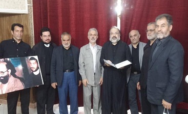 دیدار نمایندگان ستاد کل نیروهای مسلح با همرزم شهید چمران/اهدای لوح یاد بود خانواده شهید حیدری خراسانی دیدار نمایندگان ستاد کل نیروهای مسلح با همرزم شهید چمران/اهدای لوح یاد بود خانواده شهید حیدری خراسانی