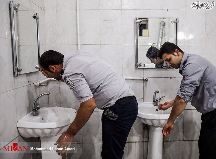 عکس/ افطار با آتش نشان‌ها